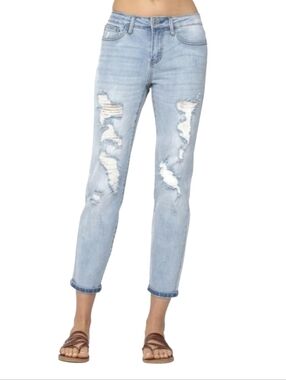 Judy Blue SZ 11/30 Distressed Light Wash Boyfriend Fit Jeans